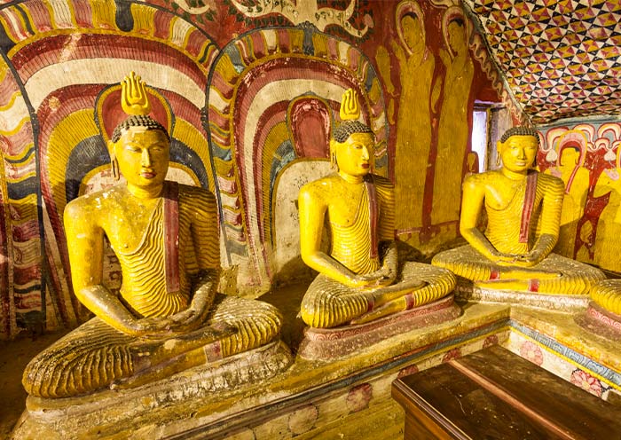 dambulla-cave-temple-700-2
