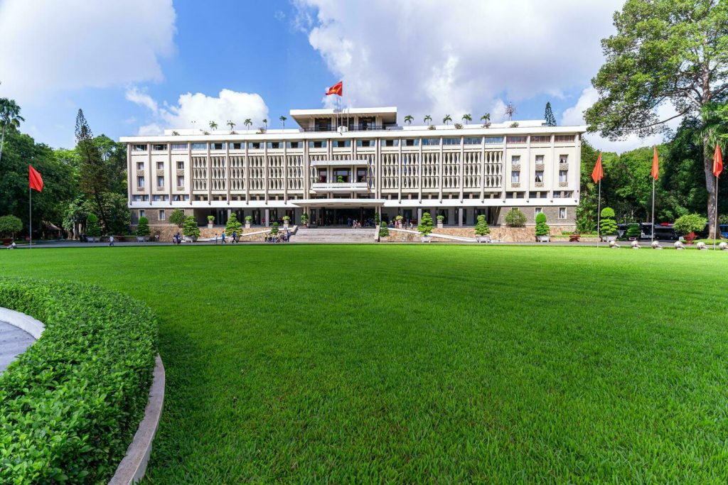 ho-chi-minh-viet-nam-30-june-2023-beautiful-morning-of-front-view-reunification-palace-which-was-a-work-of-president-in-ho-chi-minh-free-photo