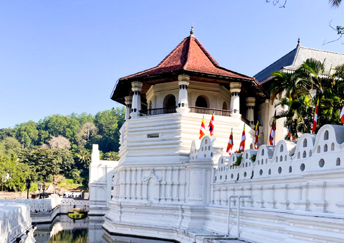 kandy-temple-of-the-sacred-tooth-relic-700-1