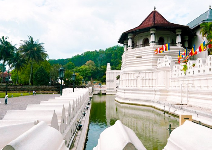 kandy-temple-of-the-sacred-tooth-relic-700-5
