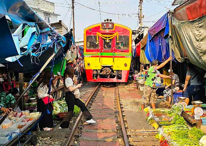maeklong-railway-market-700-1