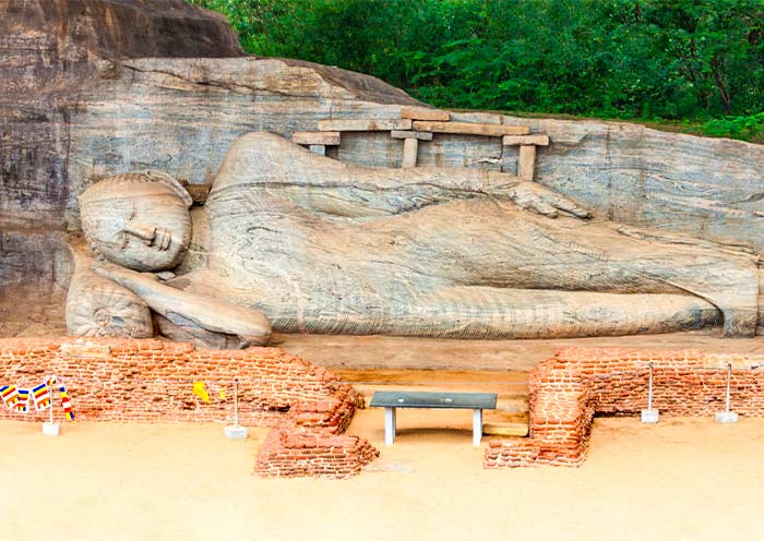 polonnaruwa-gal-viharaya-700-1