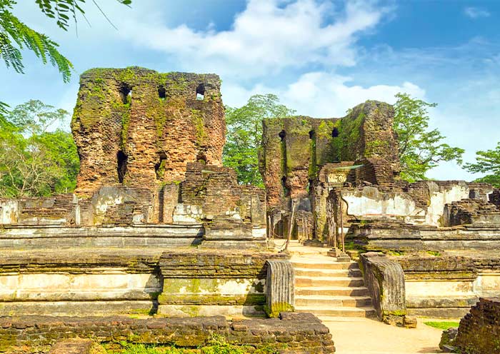 polonnaruwa-royal-palace-700-1