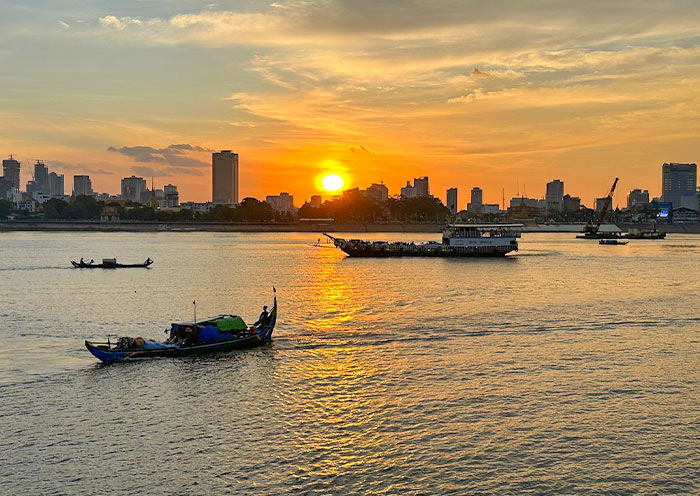 sunset-cruise-on-mekong-river-700-2