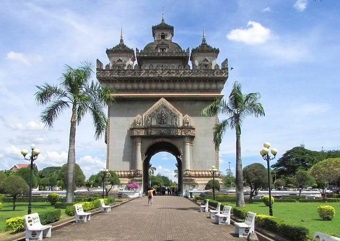 victory-gate-vientiane-700-3