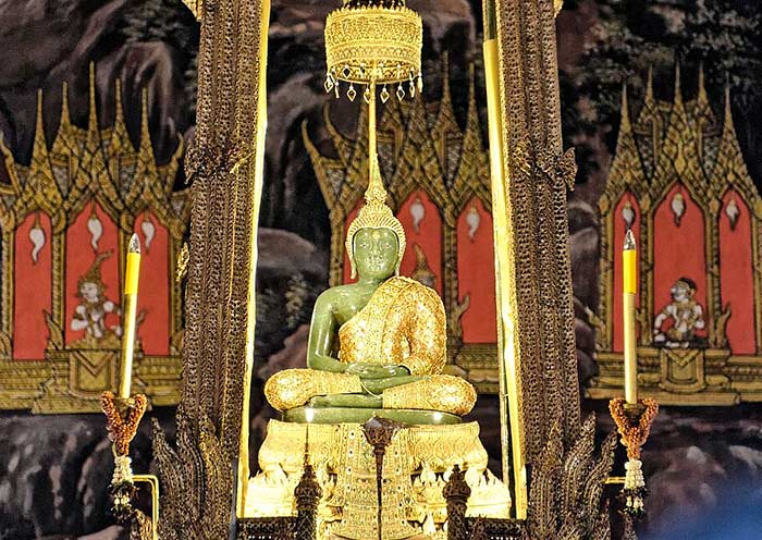 wat-phra-kaew-emerald-buddha-700-2
